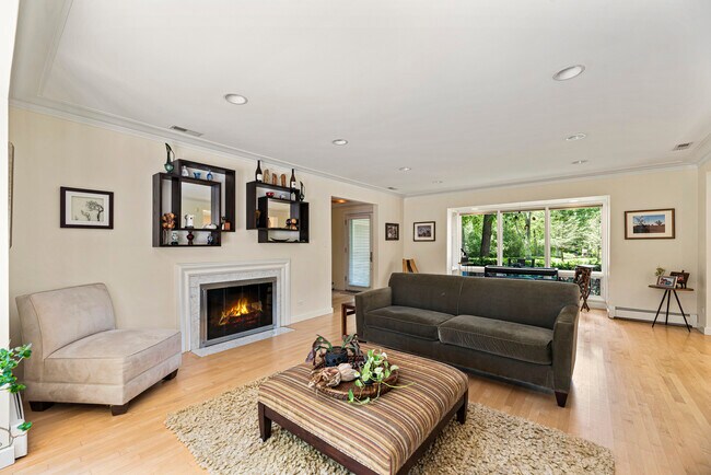 Building Photo - 1355 Woodland Ln