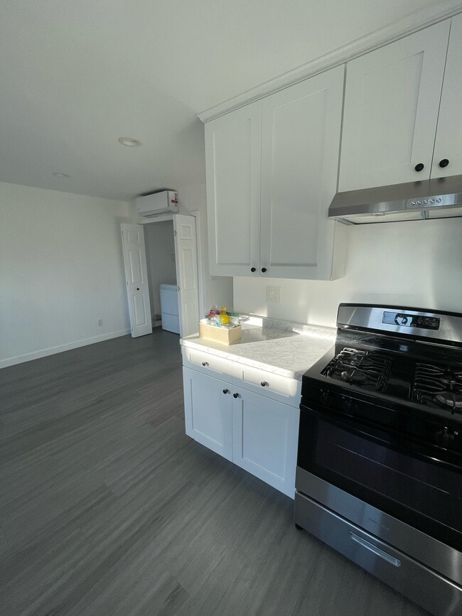 Building Photo - 265 E 69th Way