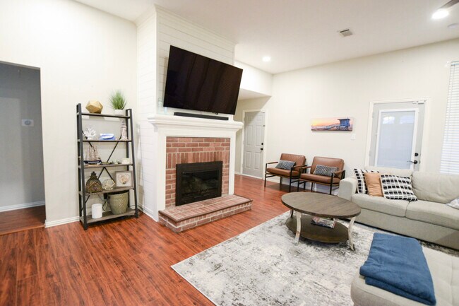 Foto del edificio - 1207 Old Knoll Dr