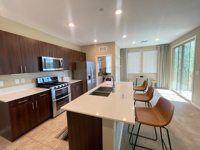 Foto del edificio - Carry Over Showing: This property has been...