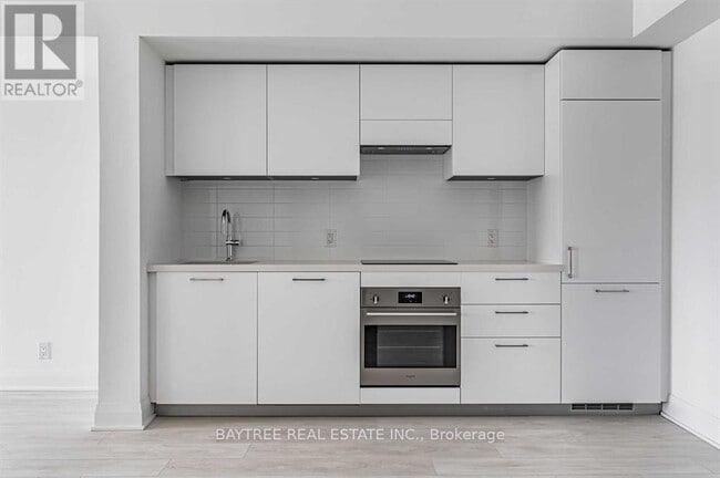 Photo du bâtiment - 33 Frederick Todd Wy