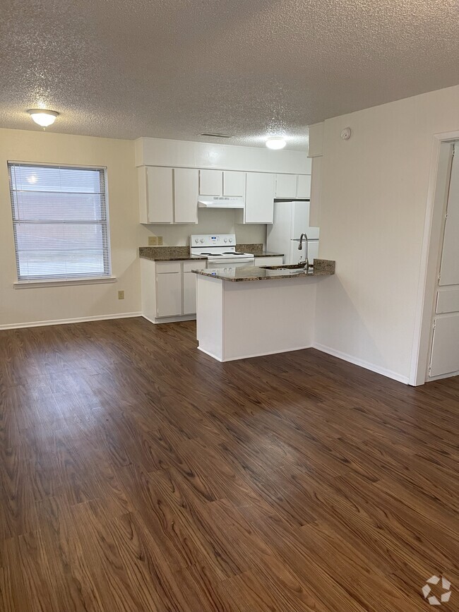 Building Photo - 3216 Matthews Dr