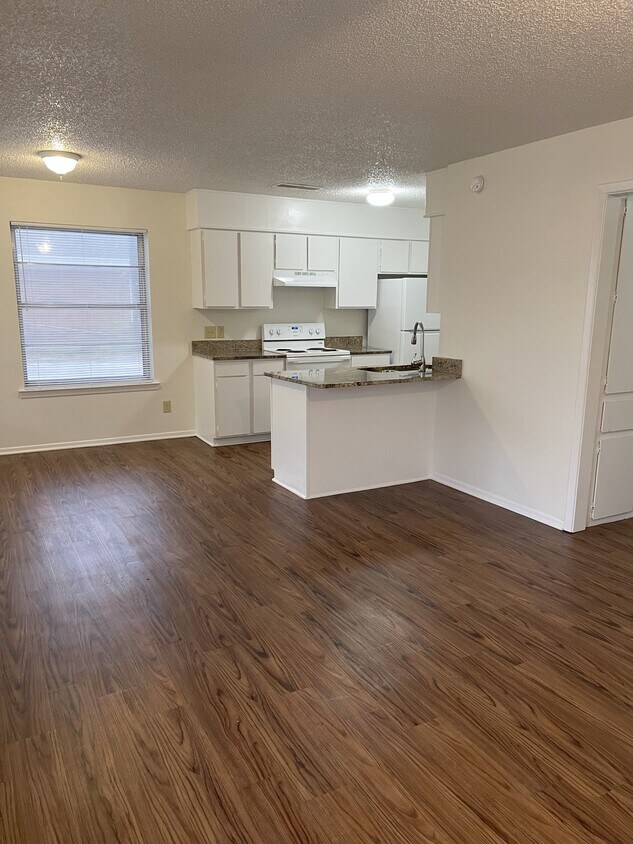 Foto principal - 3216 Matthews Dr