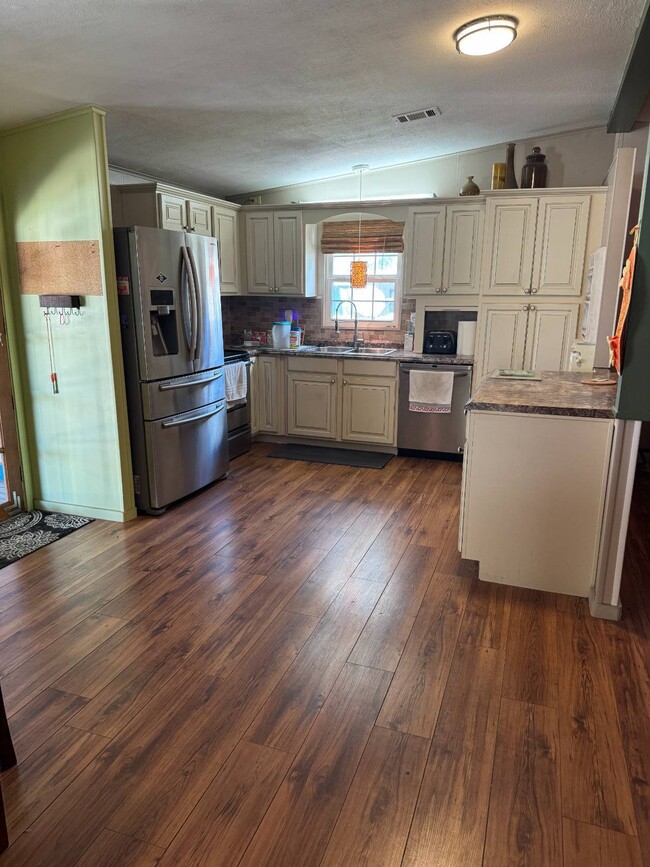 Foto del edificio - 638 N Edgewater Dr