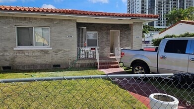 Building Photo - 3110 SW 21st Ter