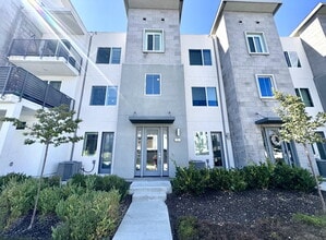 Building Photo - 202 Agustin Narvaez St
