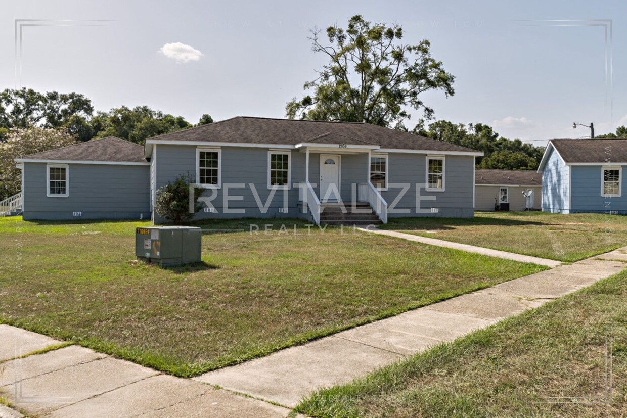 Foto principal - **Coming Soon!** Newly Renovated Housing C...