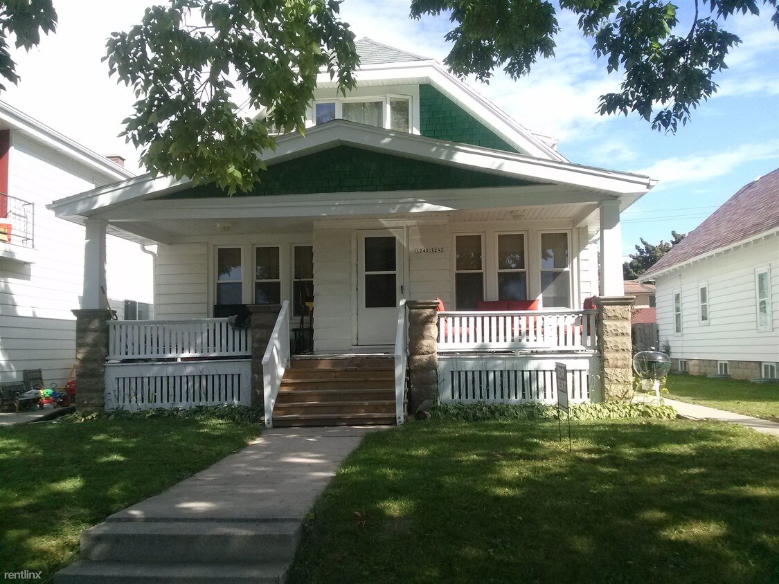 1240 S 77th St, West Allis, WI 53214 Townhome Rentals in West Allis