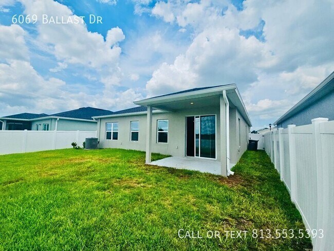 Foto del edificio - 6069 Ballast Dr