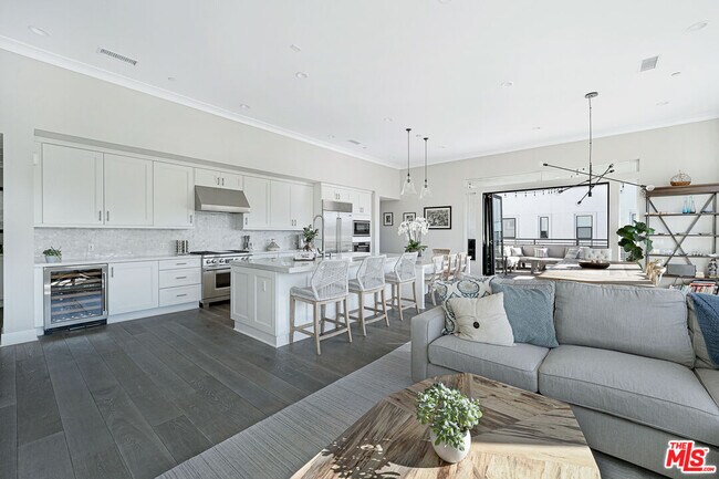 Foto del edificio - 5827 Meadowlark Pl