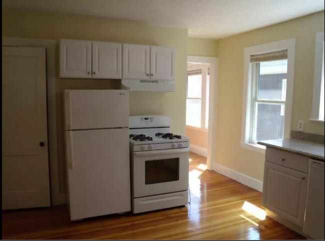 Building Photo - 47 Standish St