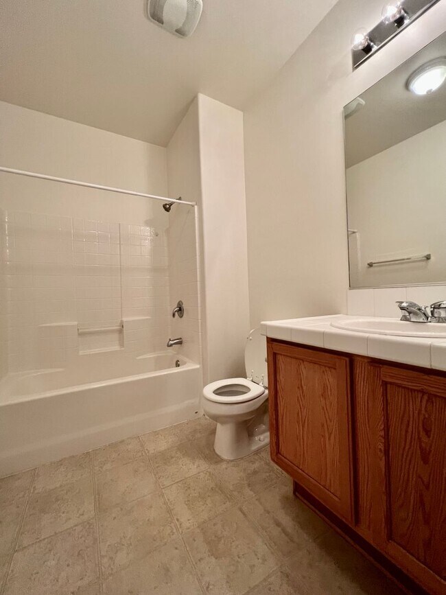 Foto del edificio - 712 Meadow Grove Ct