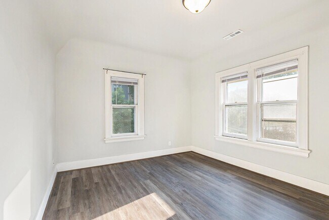 Foto del edificio - 350 Union Ave SE