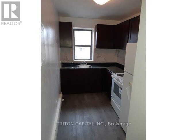 Building Photo - 7 Osler Ct