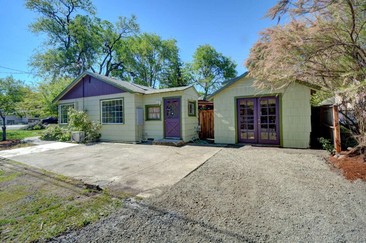 Primary Photo - 399 N Laurel St