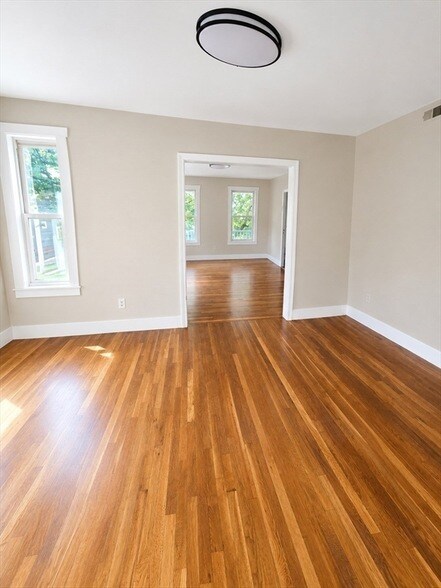 Foto del edificio - 141 Everett St