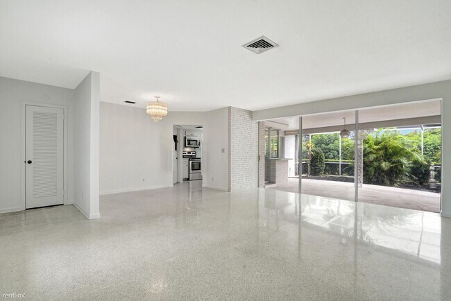 Foto del edificio - 2 br, 2 bath House - 1155 SW 13th St