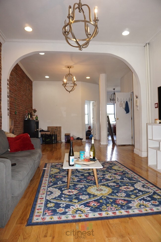 Building Photo - 481 7th Ave