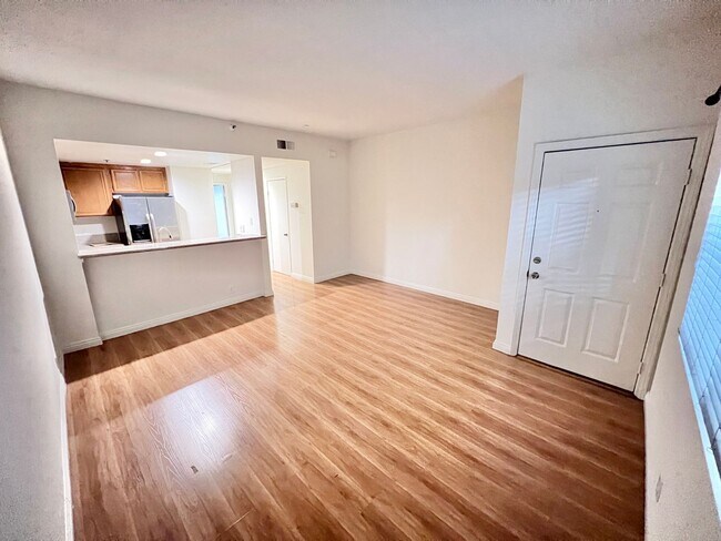 Foto del edificio - Upgraded 1 Bedroom Condo in a Secured Quie...