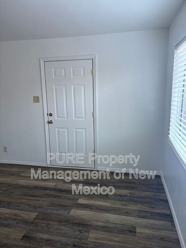 Foto del edificio - 2714 Eubank Blvd NE
