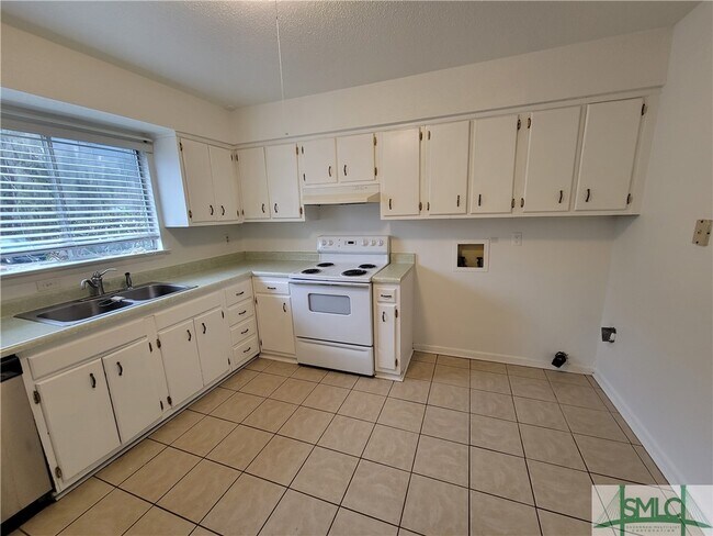 Building Photo - 527 Tibet Ave