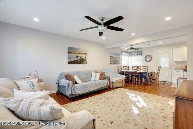 Foto del edificio - 272 Hearn Ave