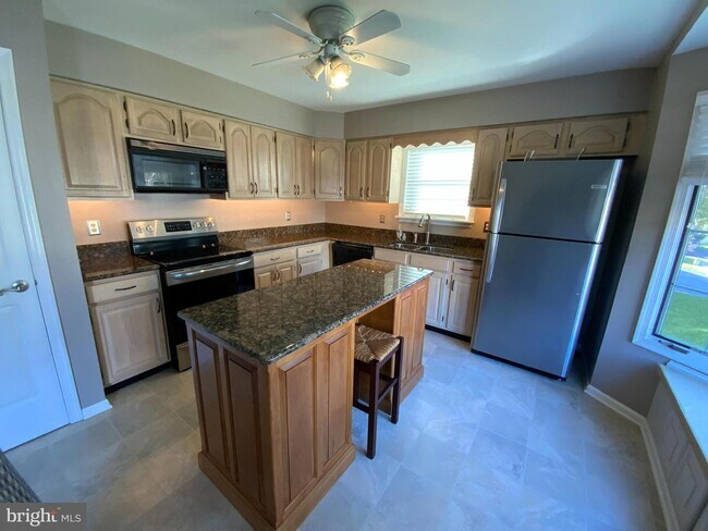 Building Photo - 424 Navajo Dr