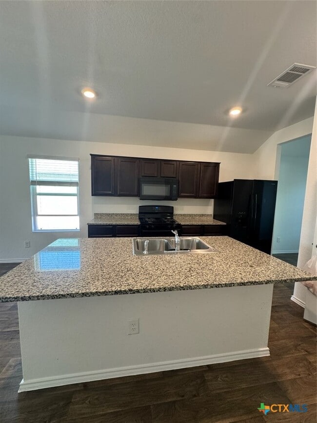 Building Photo - 908 Adler Way