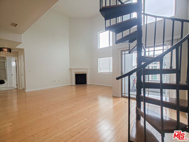 Foto del edificio - 1042 S Kingsley Dr