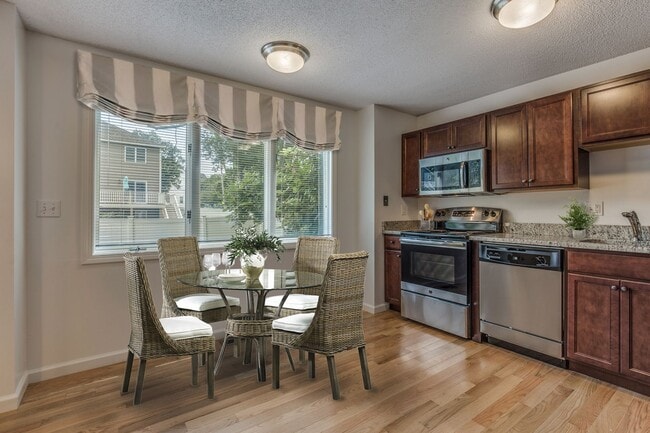 Building Photo - 48 Pleasant Street