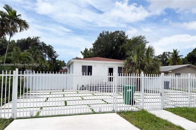 Foto del edificio - 2740 NW 49th St