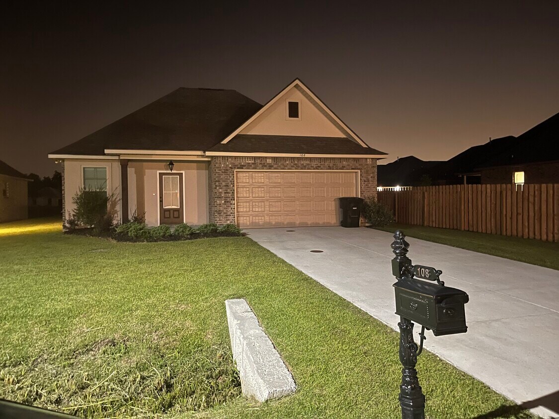 108 Summer Cypress Ln, Belle Chasse, LA 70037 House Rental in Belle