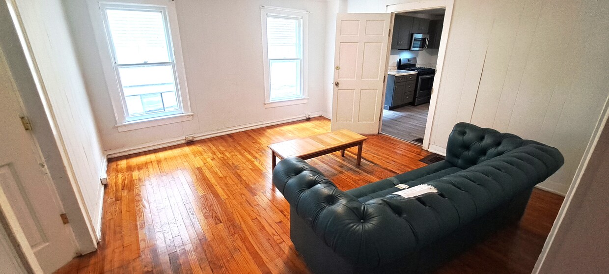 Primary Photo - 112 Hudson St