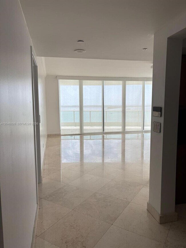 Building Photo - 1331 Brickell Bay Dr