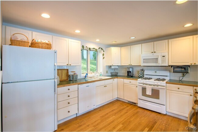 Foto del edificio - 1258 Greenfield Ln