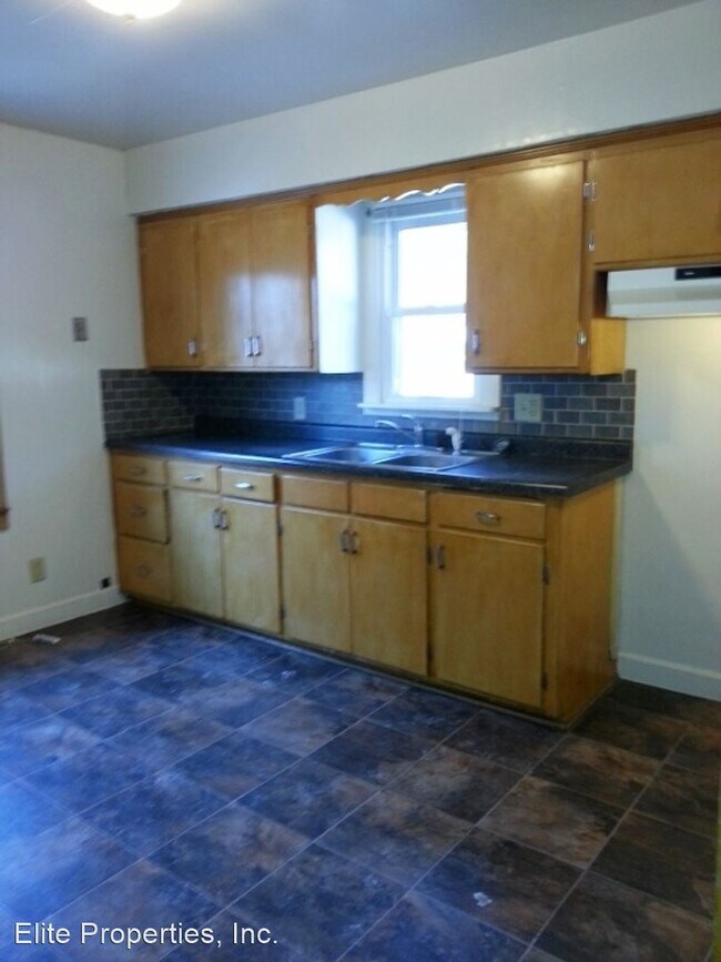 Building Photo - 3 br, 1 bath House - 5867 N. 40th Street