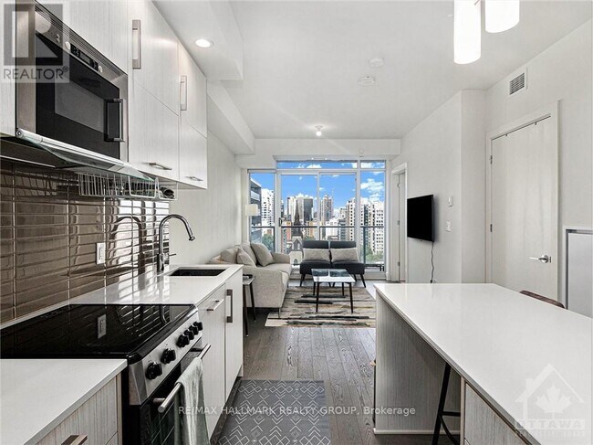 Photo du bâtiment - 255 Bay St