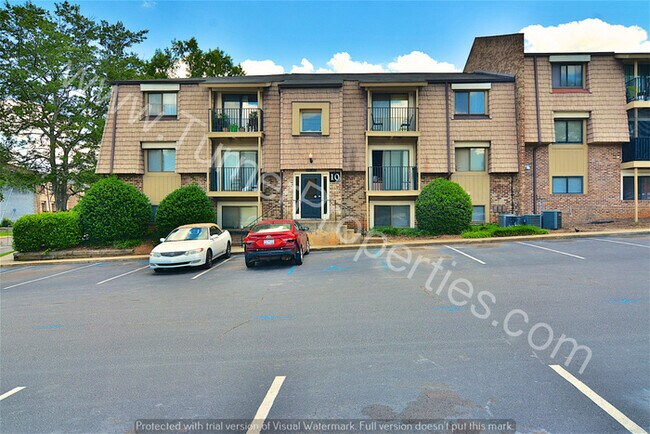 Building Photo - Neat 1 BR Condo w/ Balcony in NW Columbia