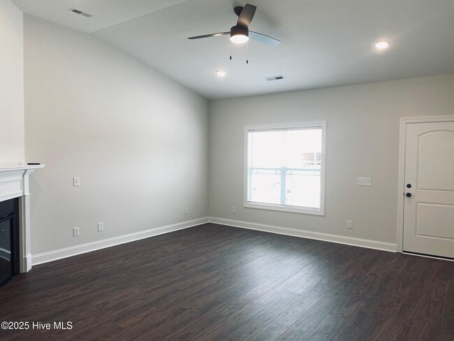 Building Photo - 4227 Laurel Rdg Dr