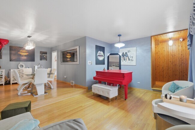 Building Photo - 9728 S Tripp Ave