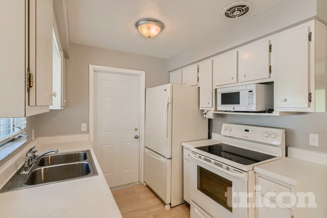 Foto del edificio - 2034 Brampton Rd