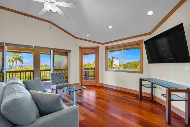 Foto del edificio - Launiupoko Long-Term Rental – Panoramic Views & Central A/C