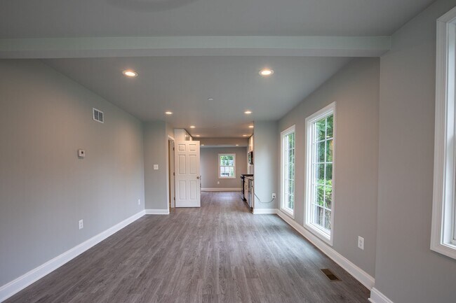 Foto del edificio - Newly Renovated 3 BR/1 BA Single-Family Ho...