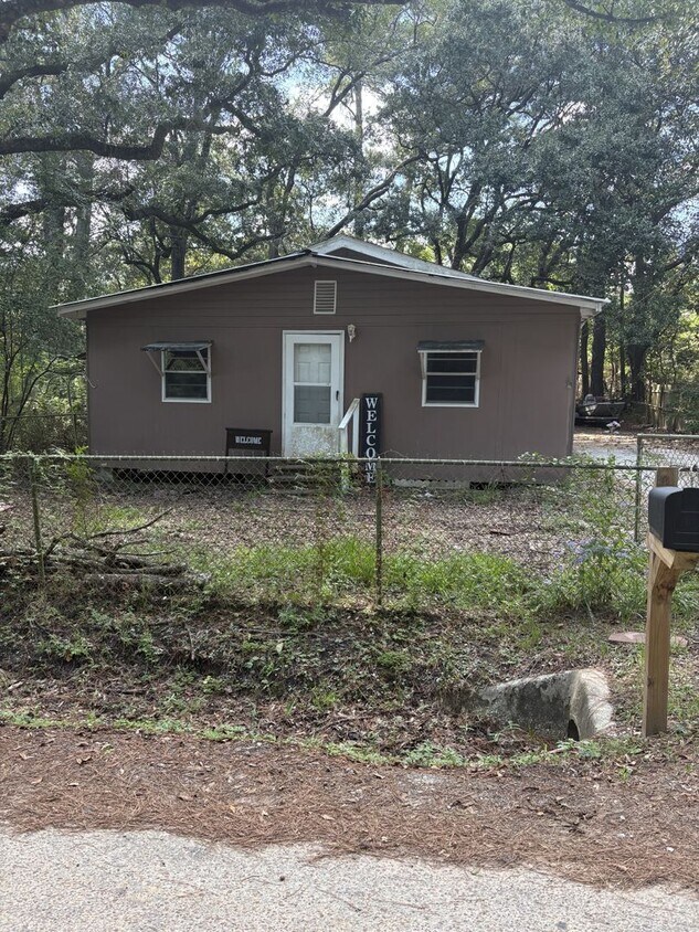 Foto principal - Charming 2 Bedroom, 1 Bath Rental in Bayou...