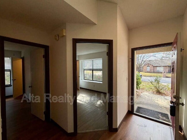 Building Photo - 4655 Trevi Dr