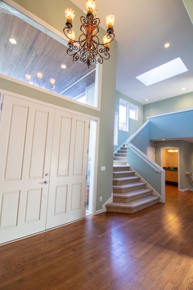 Building Photo - 4bd/4ba Bellevue Home