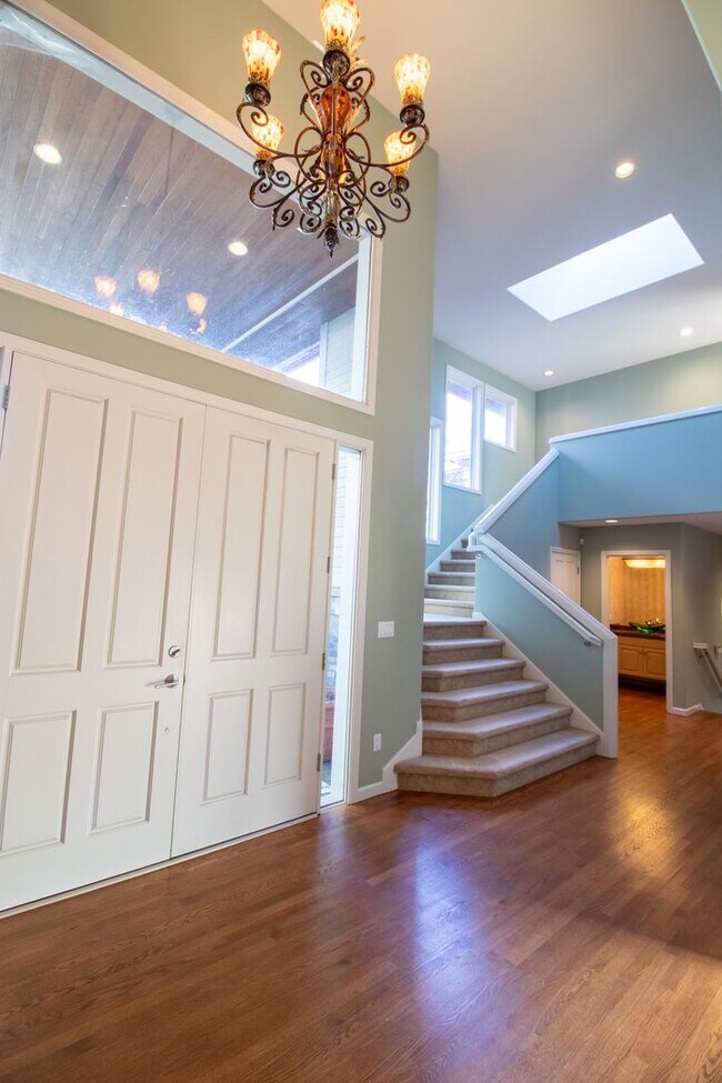 Foto del edificio - 4bd/4ba Bellevue Home
