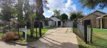 Building Photo - 5718 Anderson Oaks St