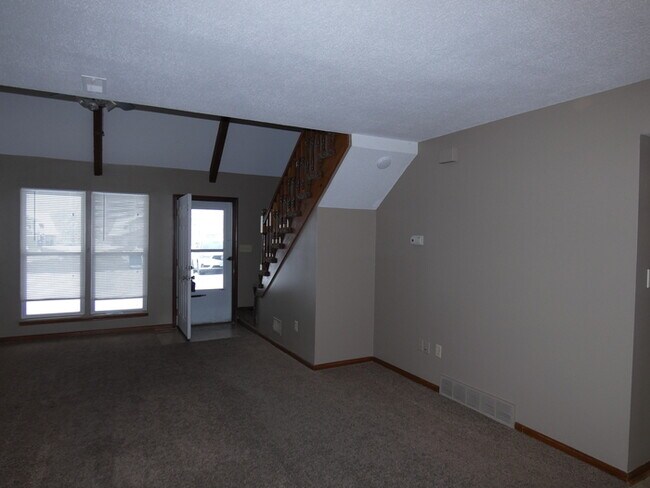 Building Photo - 413 Spring Ave