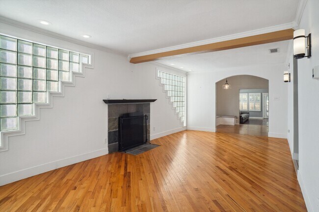 Foto del edificio - 2513 Murphy Dr